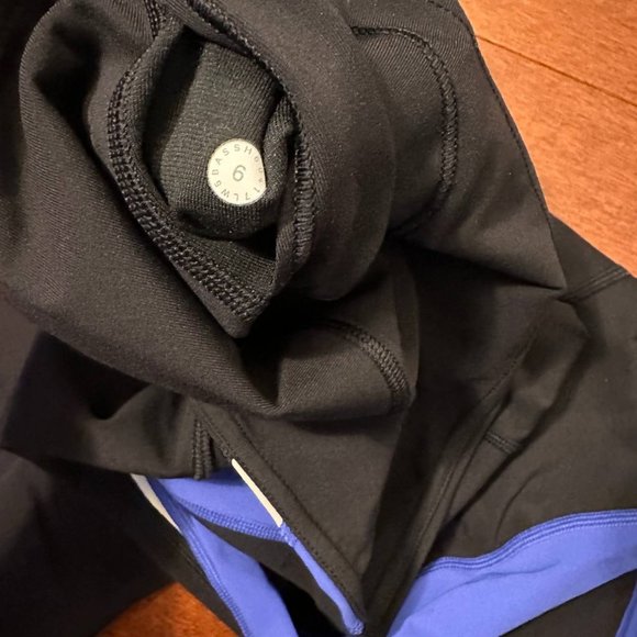Lululemon Athletica Performance Leggings Black and Blue - Picture 4 of 4